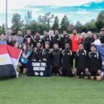 منتخب مصر يهدي قميص الفراعنة لجامعة جونزاجا الأمريكية