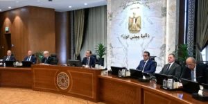 وزير الكهرباء يستعرض خطط الطاقات المتجددة في مصر