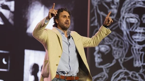 خيال مريض يحقق نجاحاً باهراً في ليلة العرض الأولى