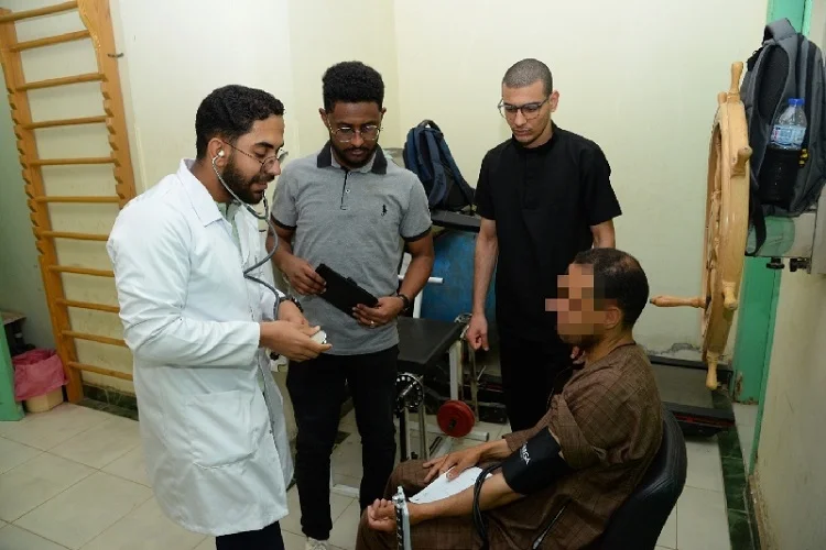 قافلة طبية متكاملة في قرية الحواتكة بأسيوط