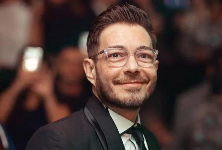 أحمد زاهر يوضح علاقته بمحمد رمضان