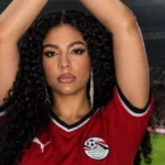 دعم أكرم حسني ودنيا سامي لمنتخب مصر ضد العنصرية