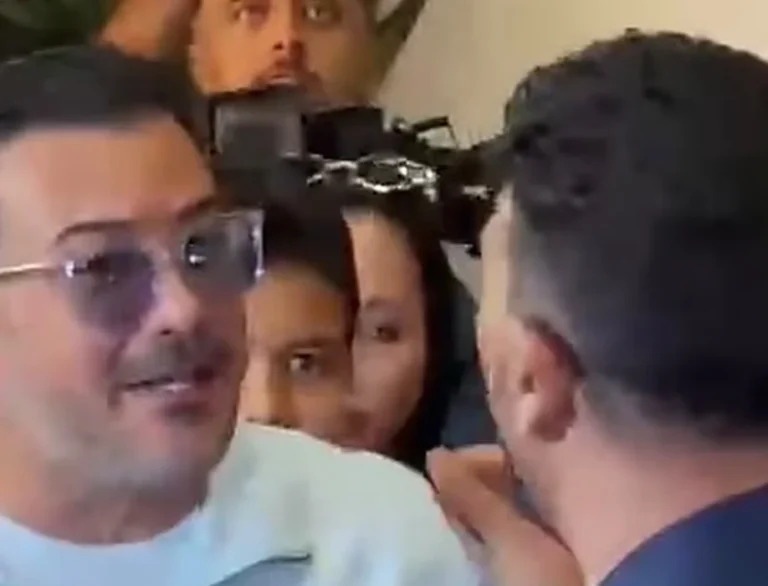 محمد رجب يحضر عرض "شمشون ودليلة" دعمًا لأحمد العوضي