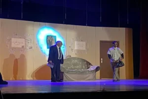 «فتاة المترو» تضيء مسرح قصر ثقافة المنصورة