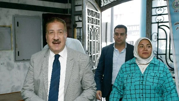 محافظ بورسعيد يؤكد على سرعة إنجاز المعاملات للمواطنين
