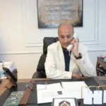 تهنئة محافظ أسيوط للطالبة هناء الفائزة بالمركز الأول