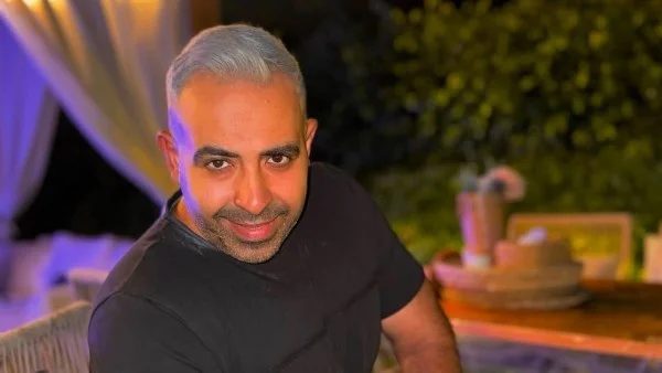 محمد عدوية يظهر بإطلالة جديدة استعداداً لألبومه