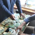 ضبط صاحب مخبز متلبسًا بحيازة 250 بطاقة تموينية