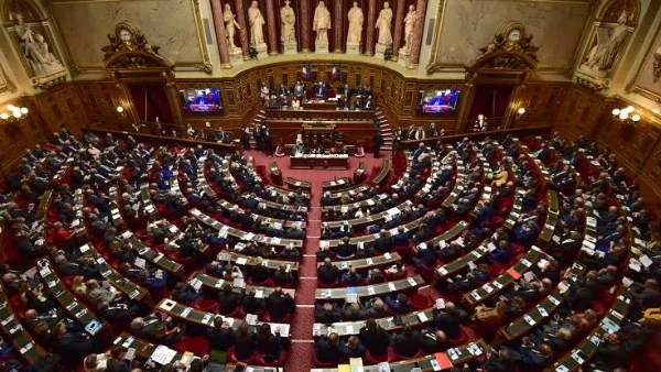 تهديد ديمقراطي بعرقلة ميزانية الدفاع الأمريكية