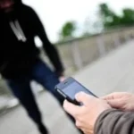 تاجر يُحال للمحاكمة بتهمة شراء هواتف مسروقة