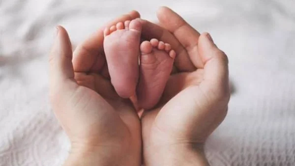 أسباب ظهور الشعر الأبيض المبكر والعقم الوراثي