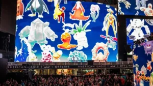 الآلاف يحتشدون في تايمز سكوير لمواجهة Mewtwo