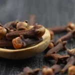 فوائد مضغ القرنفل كل صباح