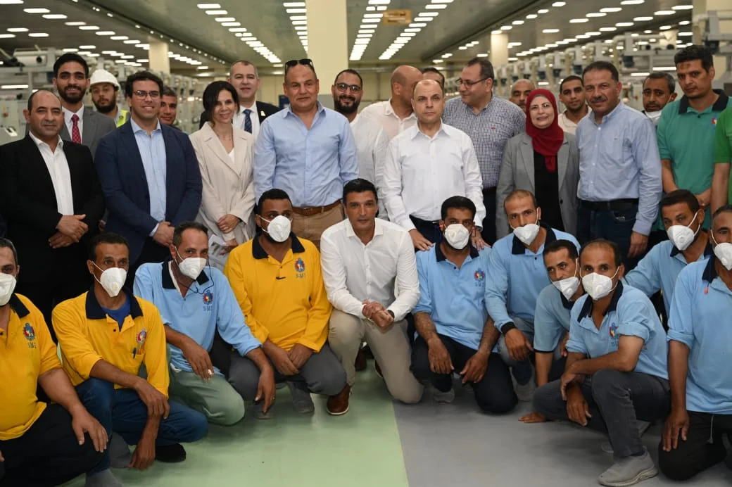 وزير الصناعة يتفقد أكبر مصنع غزل في العالم بالمحلة