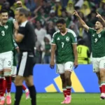 المكسيك تتقدم على الإكوادور بكأس العالم بعد تأجيل المباراة