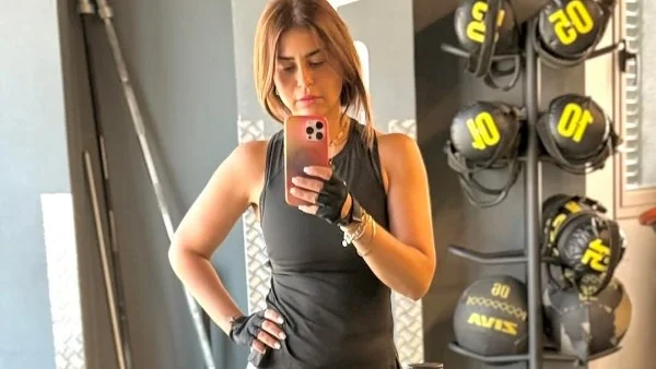 منة فضالي بإطلالة كاجوال مميزة