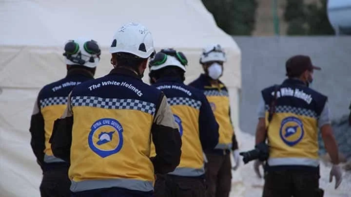 إنقاذ 15 مدنياً إثر اصطدام عبارة بجسر في دير الزور