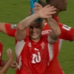 مدرب سويسرا ينتقد التحكيم بعد طرد إيمبولو