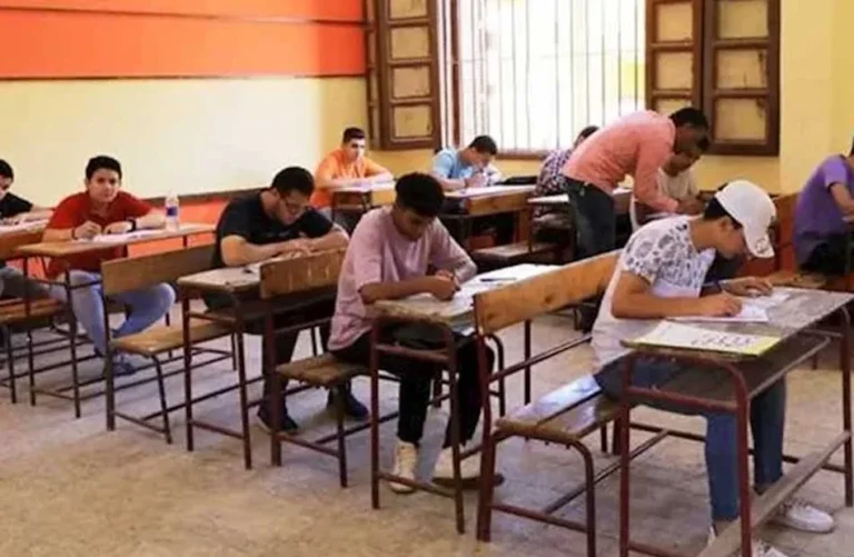 طلاب علمي رياضة يبدأون امتحانات الجبر والهندسة بالقليوبية