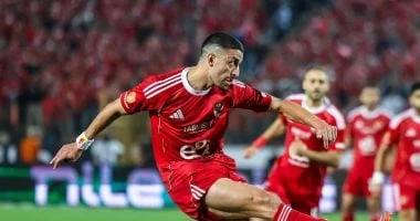الأهلي يتمسك بطاهر محمد طاهر للموسم الجديد