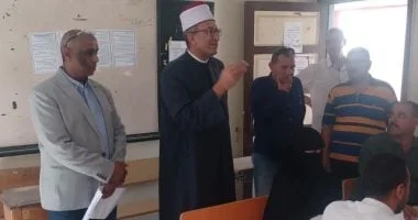 تفقد رئيس منطقة كفر الشيخ الأزهرية أعمال التصحيح