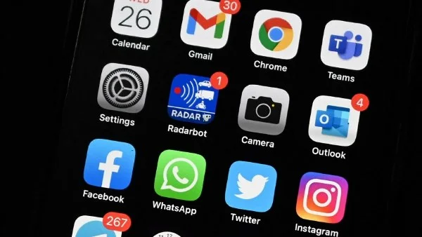 ميتا تحذف ميزة صور AI من إنستجرام وتحديثات بحث جوجل
