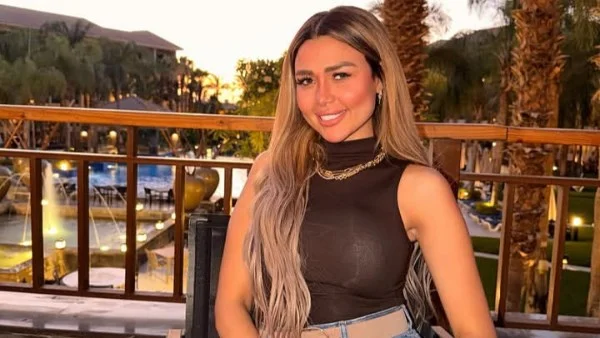 فرح شعبان تتألق بإطلالة كاجوال أنيقة على إنستجرام
