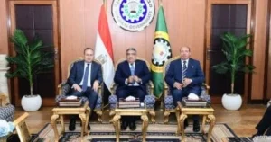 وزير التعليم العالي يلتقي محافظ الدقهلية بعد المهرجان المسرحي