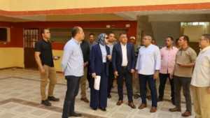 محافظ الوادي الجديد تتفقد مقر بيوت الطلبة بالداخلة