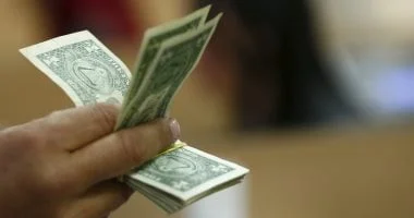 تحقيقات مع متهمين بالإتجار غير المشروع في العملة