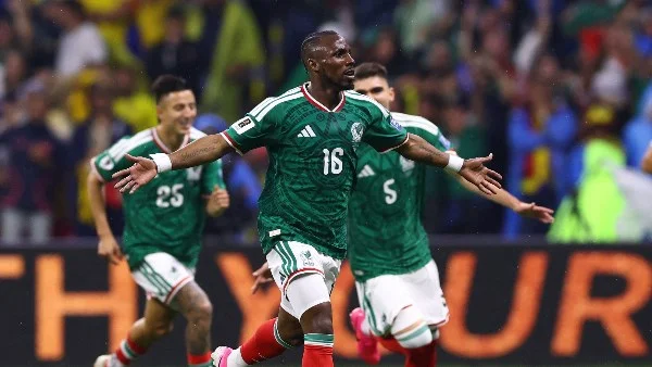 المكسيك تتقدم بثنائية أمام الإكوادور في كأس العالم 2026
