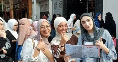 طلاب الثانوية العامة يؤدون امتحانات الكيمياء والجغرافيا