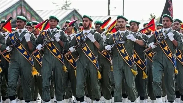 الحرس الثوري يستهدف منشآت عسكرية في البحرين وعمان