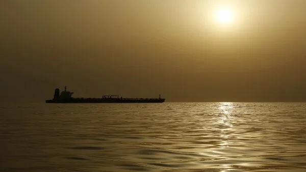 مرور سري في مضيق هرمز