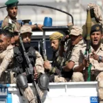 الحوثيون يحتجزون طائرة الصليب الأحمر في صنعاء