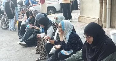 أولياء الأمور يساندون الطلاب قبل امتحانات الثانوية العامة