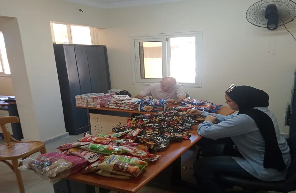 حملة رقابية في كفر الشيخ تضبط 200 عبوة غذائية فاسدة