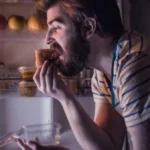 أطعمة يجب تجنبها في الليل للحفاظ على النوم الجيد
