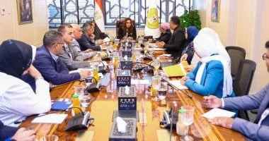 منال عوض تناقش الحلول لمشروعات البيئة المستدامة