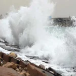 الإسكندرية تمنع نزول البحر بشواطئ الغرب والعجمي