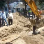 متابعة تنفيذ خط طرد صرف صحي في حي العجوزة