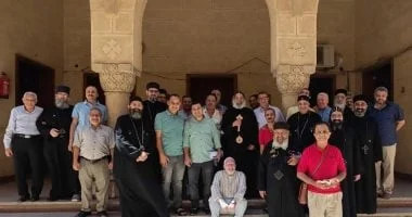 الأنبا رافائيل يجتمع بالدياكونيين والمرتلين في وسط القاهرة