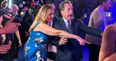 يسرا تسحر الأنظار في احتفالية السفارة الفرنسية بالقاهرة
