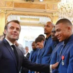 ماكرون يهنئ إسبانيا ويشيد بأداء فرنسا في المونديال