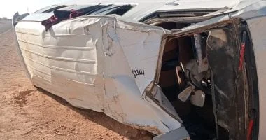 انقلاب ميكروباص يصيب 5 أشخاص بطريق السويس الصحراوي