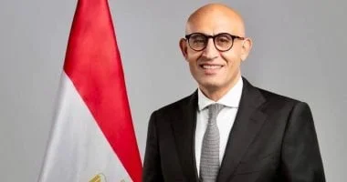 رسوم استخراج البيانات والتصديق على الشهادات الدراسية
