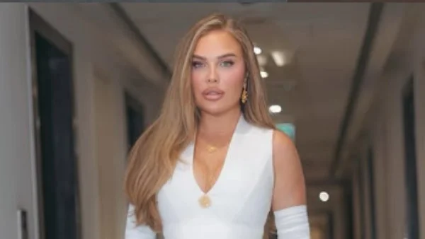 نيكول سابا تتألق في عيد ميلادها الـ 52