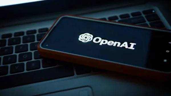 أول جهاز ذكي من OpenAI بدون شاشة