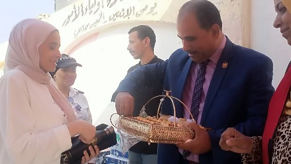 توزيع شيكولاتة النجاح للطلاب في القليوبية