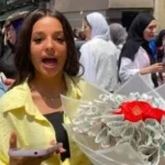 بوكيه بـ5 آلاف جنيه هدية مميزة لطالبة ثانوية عامة